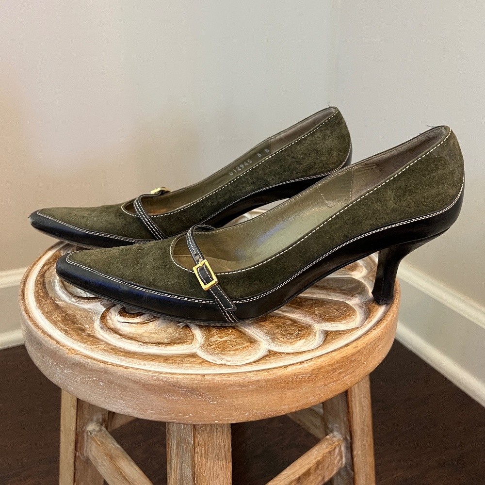 Cole Haan Country Pumps Olive Green Suede and Black Leather w Kitten Heels 6M